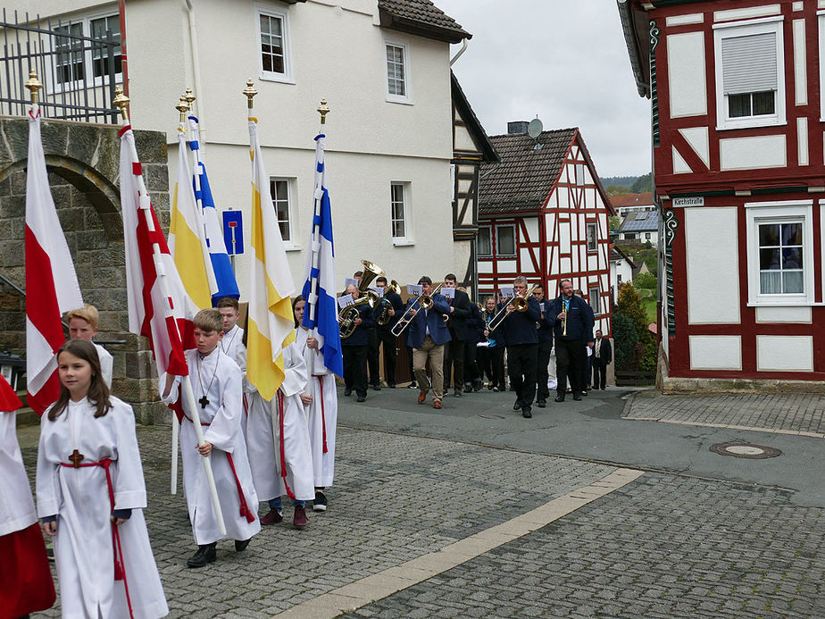 Feier der 1. Heiligen Kommunion in Sankt Crescentius (Foto: Karl-Franz Thiede)